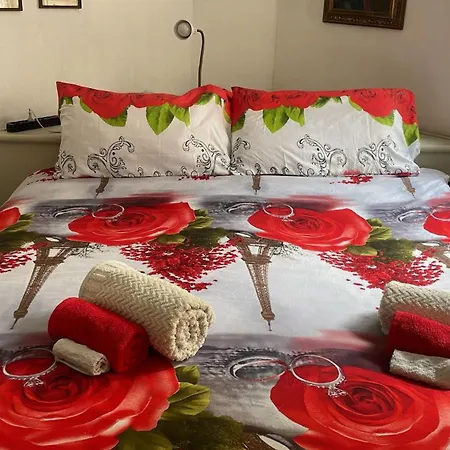 Διαμέρισμα A Due Passi Dal Centro 2 Matrimoniali Wifi *